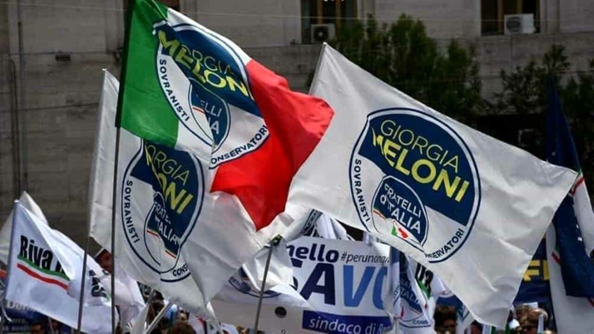 Rimini, inaugura la nuova sede di Fratelli d'Italia intitolata a Marcello Bignami - Bandiere Fratelli d'Italia
