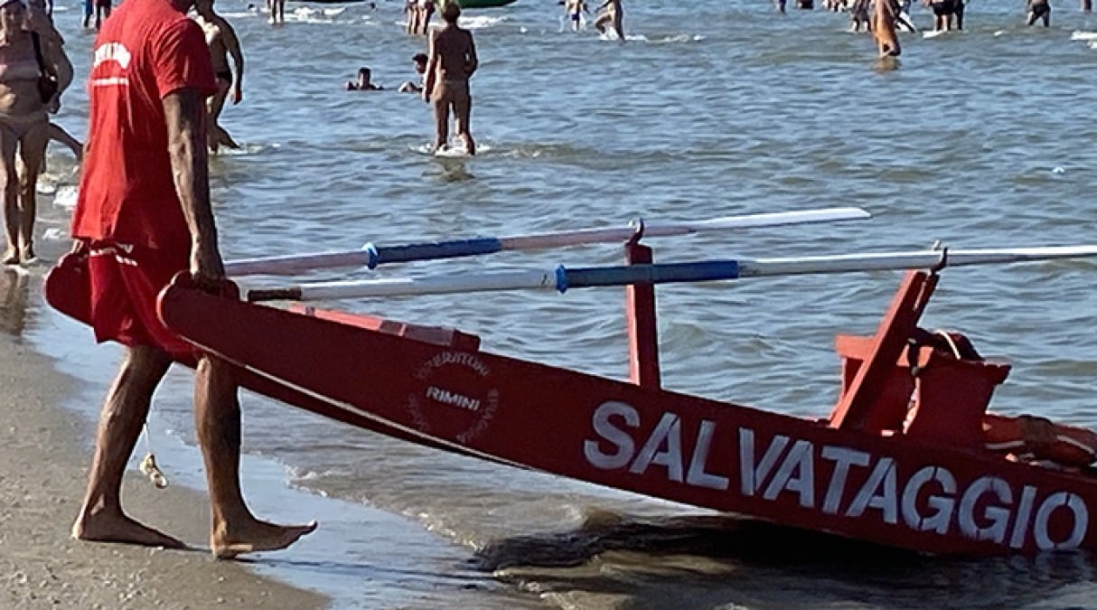 Dieci salvataggi a Bellaria Igea Marina: sei bambini trascinati dalla corrente - Repertorio