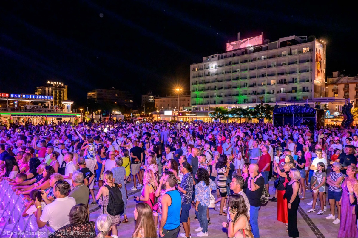 Piazzale Roma a Riccione cambia volto: tre grandi eventi tra Panariello, Negramaro e Capo Plaza - Ph Casalboni