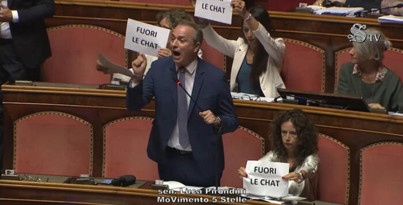 Alta tensione in Senato: M5s occupa i banchi del governo per il caso Delmastro - © Ansa
