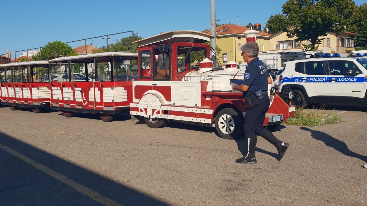 Viserba, bimbo di 3 anni investito dal trenino turistico: interviene l'eliambulanza - Elisoccorso ARCHIVIO