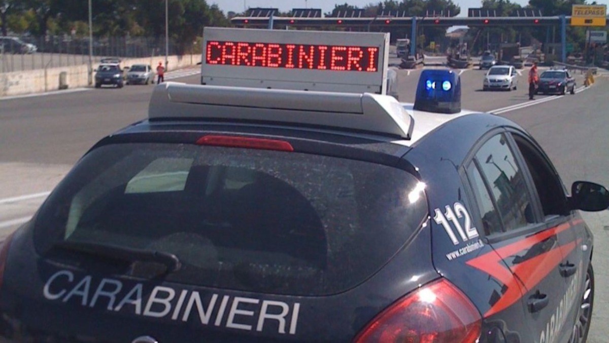 Rubavano alimenti dai Tir diretti ai supermercati: arrestati a Rimini due camionisti - Carabinieri, autostrada, ARCHIVIO