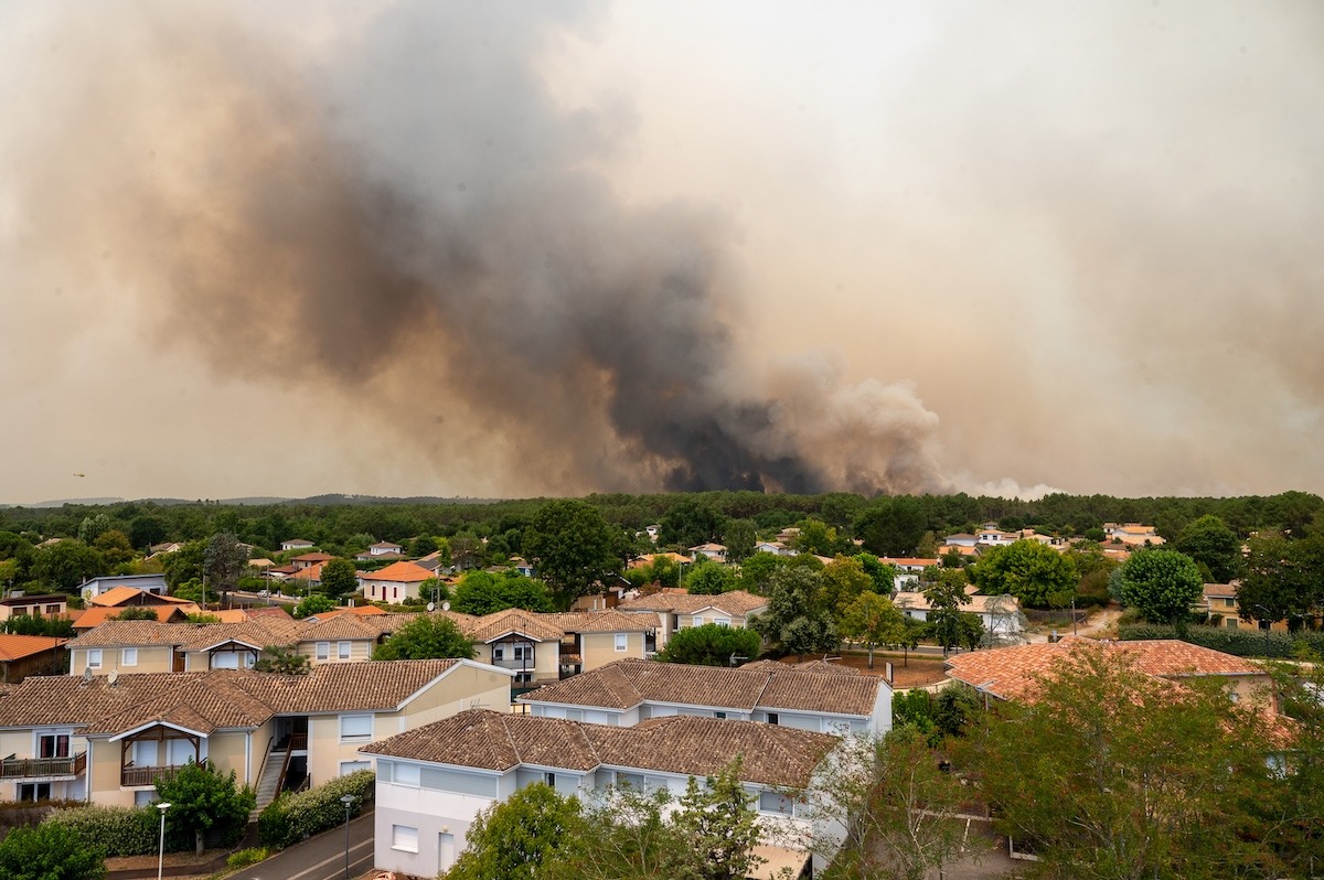 Incendio nella Gironda, evacuazione via mare per Cap-Ferret - (Foto AP/Caroline Blumberg)