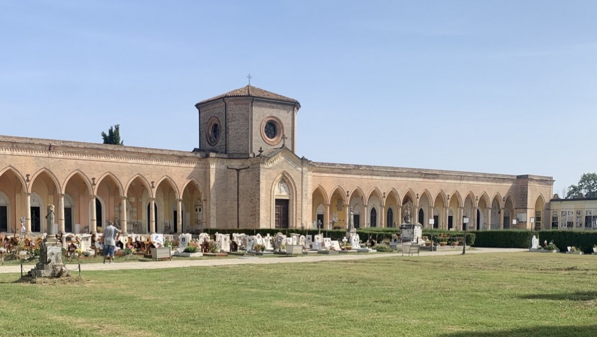 Santarcangelo, altri 225.000 euro per i cimiteri: ascensore al centrale e nuovi servizi a San Martino dei Mulini - Cimitero monumentale di Santarcangelo