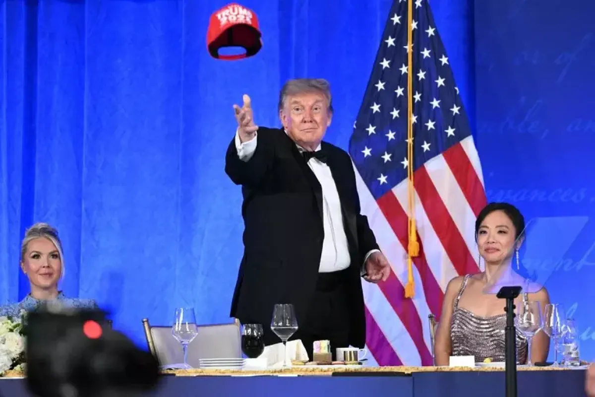 The Donald indossa il cappellino rosso 'Trump 2028' e annuncia: "Mi candido a presidenziali" - © Ansa