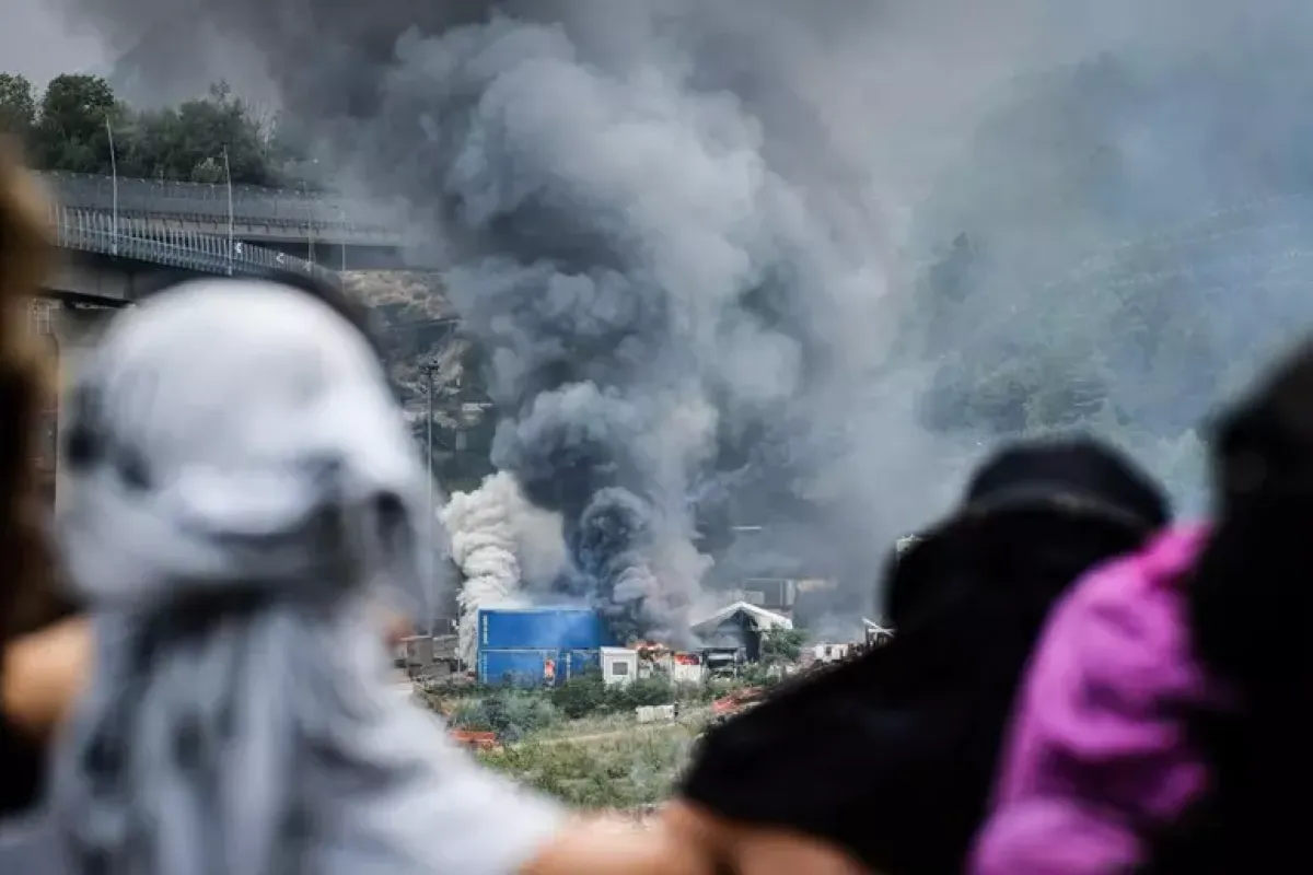 Scontri No Tav in Val di Susa: 450 identificati, oltre 120 feriti tra le forze dell'ordine - © Ansa
