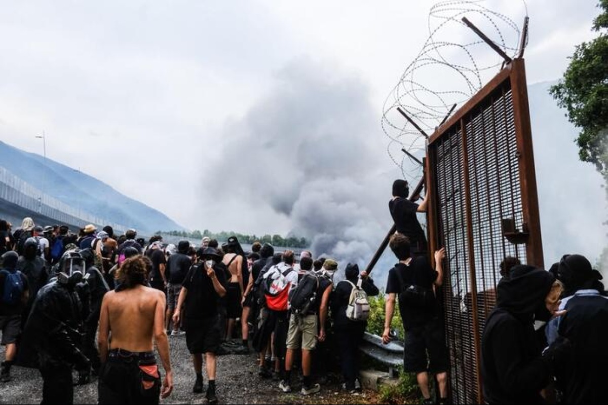 Val di Susa, notte di guerriglia: 436 identificati dopo gli scontri - 