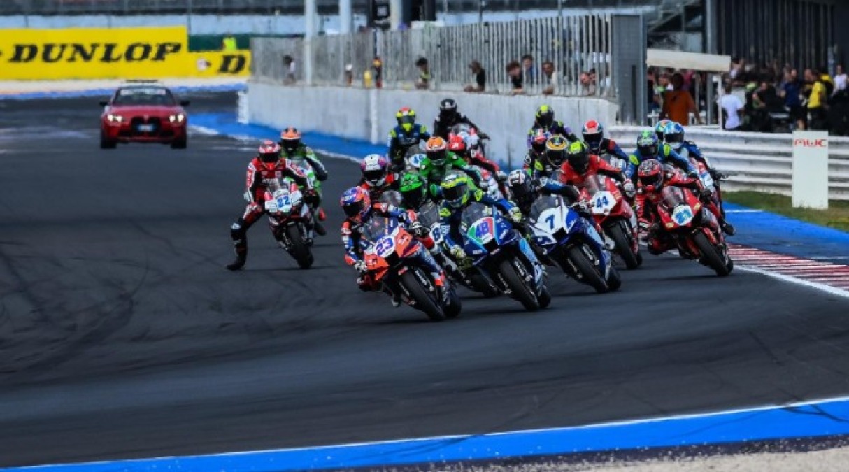 Motociclismo: CIV Racing Night a Misano: a Tulovic e Dalla Porta gara2 - 
