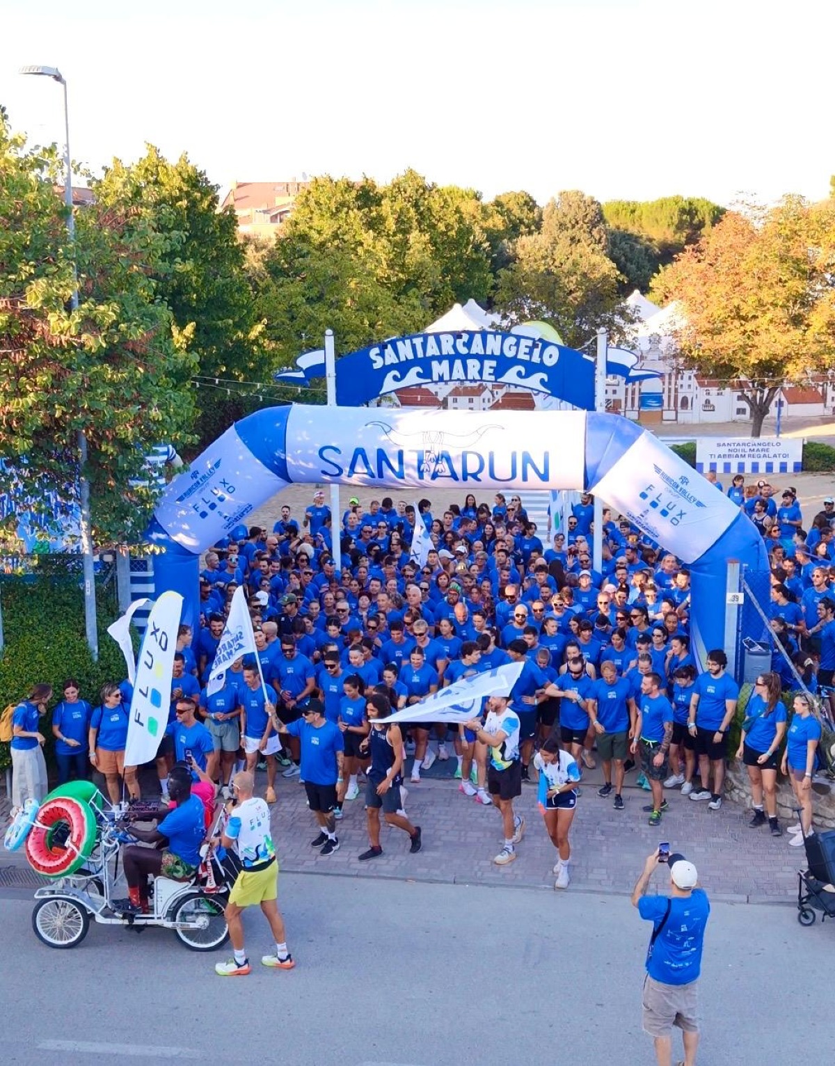 Santa Run conquista Santarcangelo: 400 runner in blu trasformano il centro storico in una grande festa - 