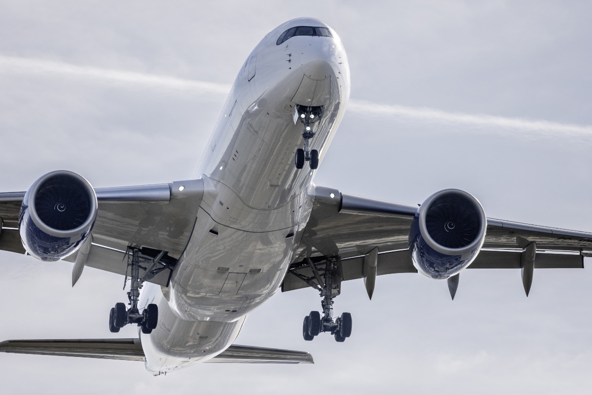 Malore per sei assistenti di volo sul Roma-Filadelfia: atterraggio d'emergenza a Dublino - 