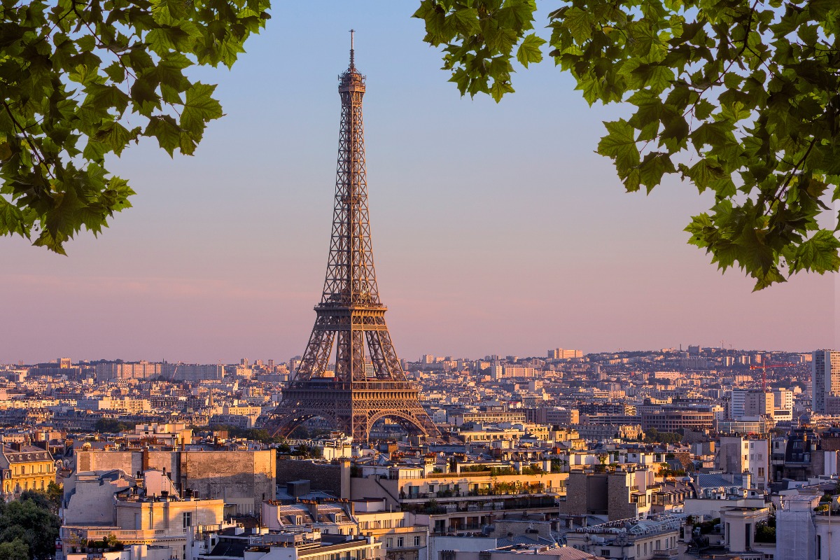 Attacco con il coltello a Parigi: tre donne ferite, una è incinta - 