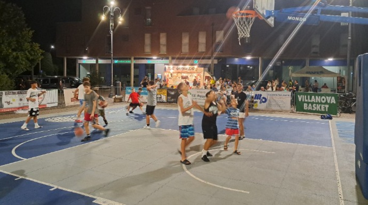 Basket, Villanova Summer Playgound in piazza Primo maggio - 