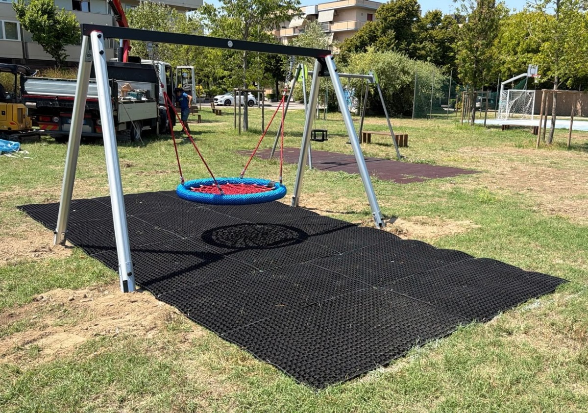 Bellaria, al parco Giovanni Paolo II arriva un nuovo gioco inclusivo per tutti i bambini - 