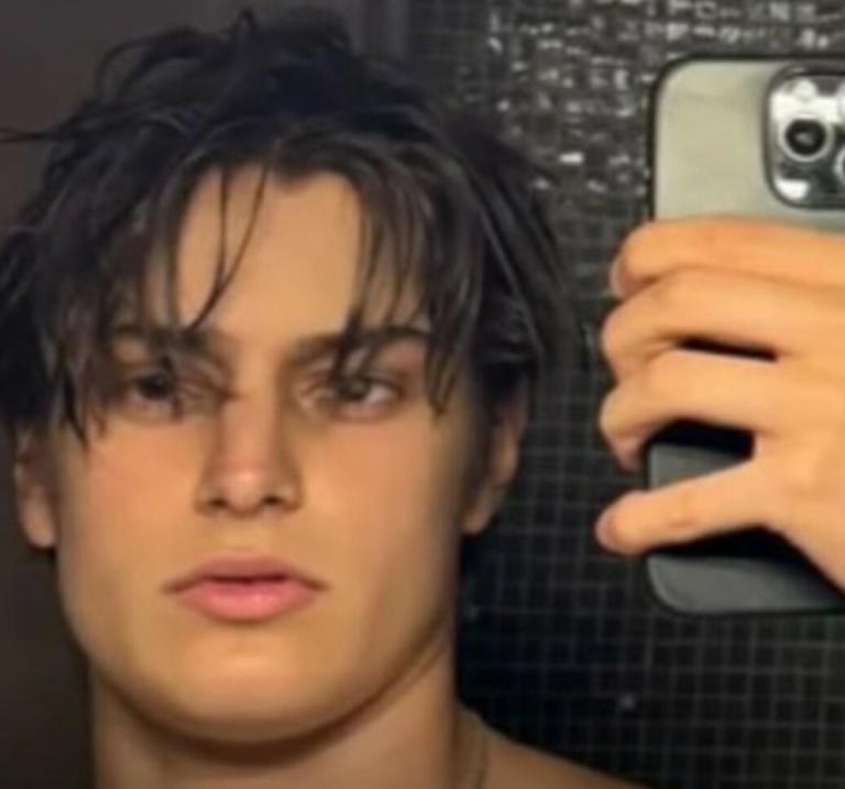 Scontro tra scooter e bus di linea nel Fiorentino: muore un 17enne. Nell'impatto ha sfondato il vetro del mezzo pubblico - Edoardo Varvarito morto a 17 anni