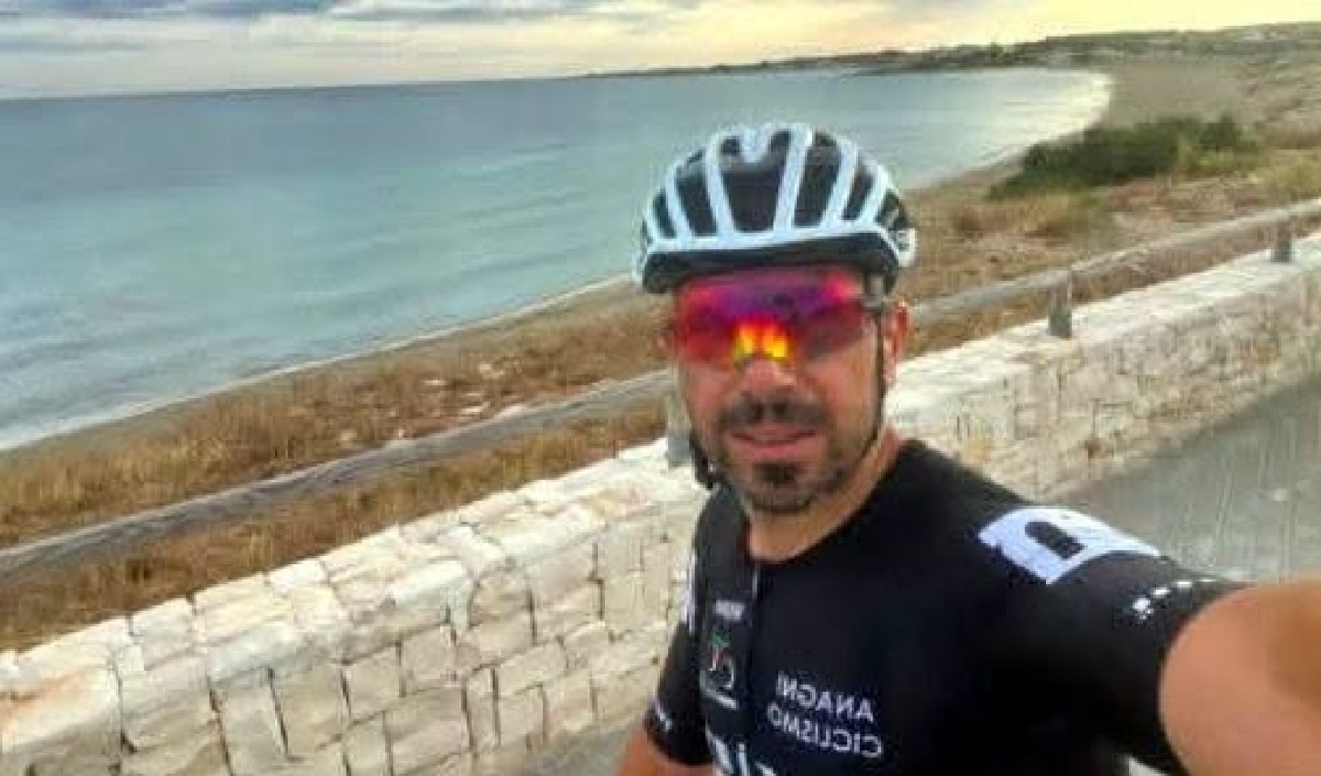 Travolto da un veicolo, morto a 39 anni dopo l'incidente in bici. Era in vacanza in Puglia - © Facebook