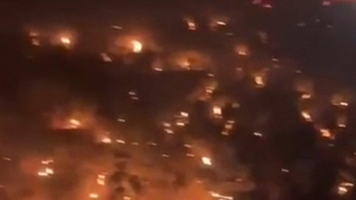 Incendi a Creta, evacuate oltre 8 mila persone: due vigili del fuoco perdono la vita - 