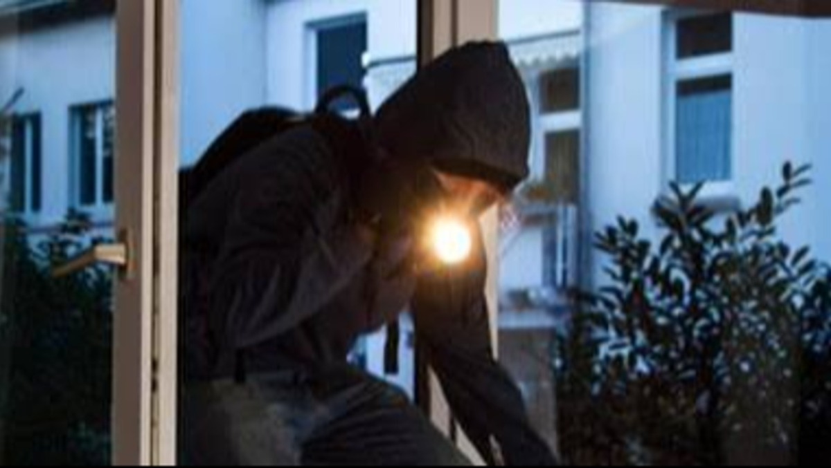 Case sulla Riviera romagnola: come difenderle dal maltempo e dai furti - Foto ANSA