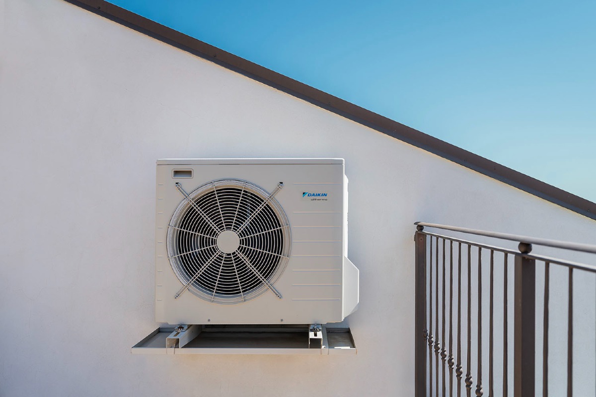Bollette di casa: 2mila euro di risparmio con sistemi ibridi e pompe di calore - 