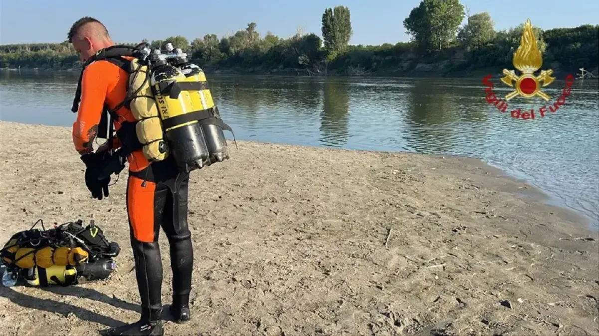 Si tuffa in acqua per salvare la figlia, 34enne disperso nel Po - 