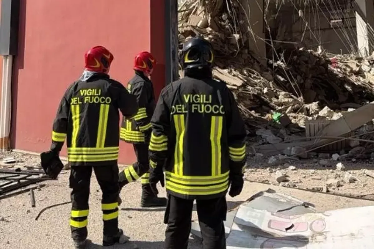 Crolla una palazzina a Messina: cinque feriti gravi, si cercano i dispersi - © Ansa