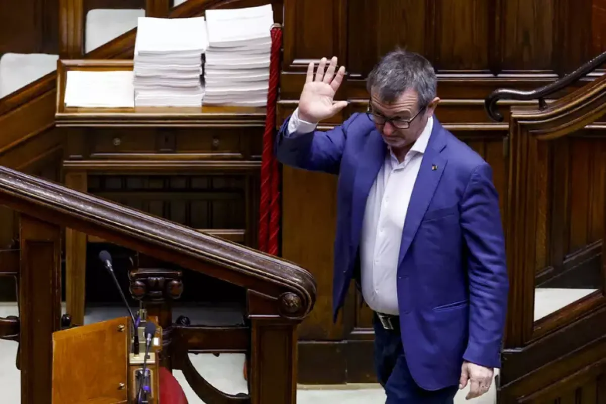 Chat Delmastro Caroccia, Fontana blocca l'accesso: opposizioni sul piede di guerra - 