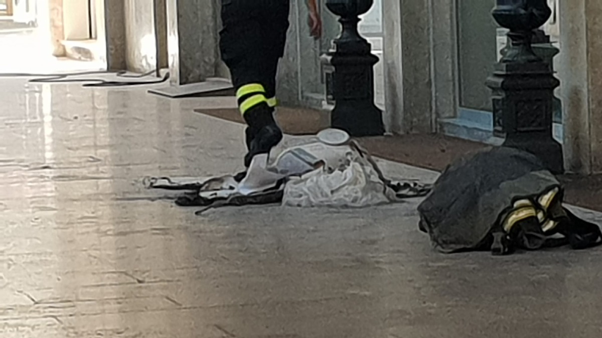 incendio negozio riccione