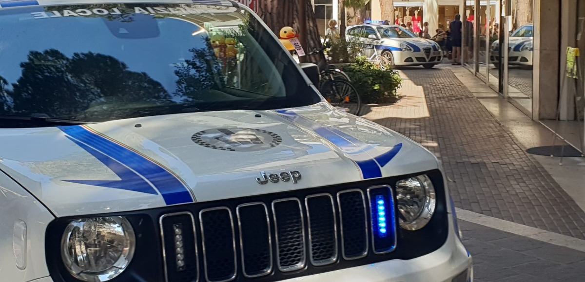 incendio negozio riccione