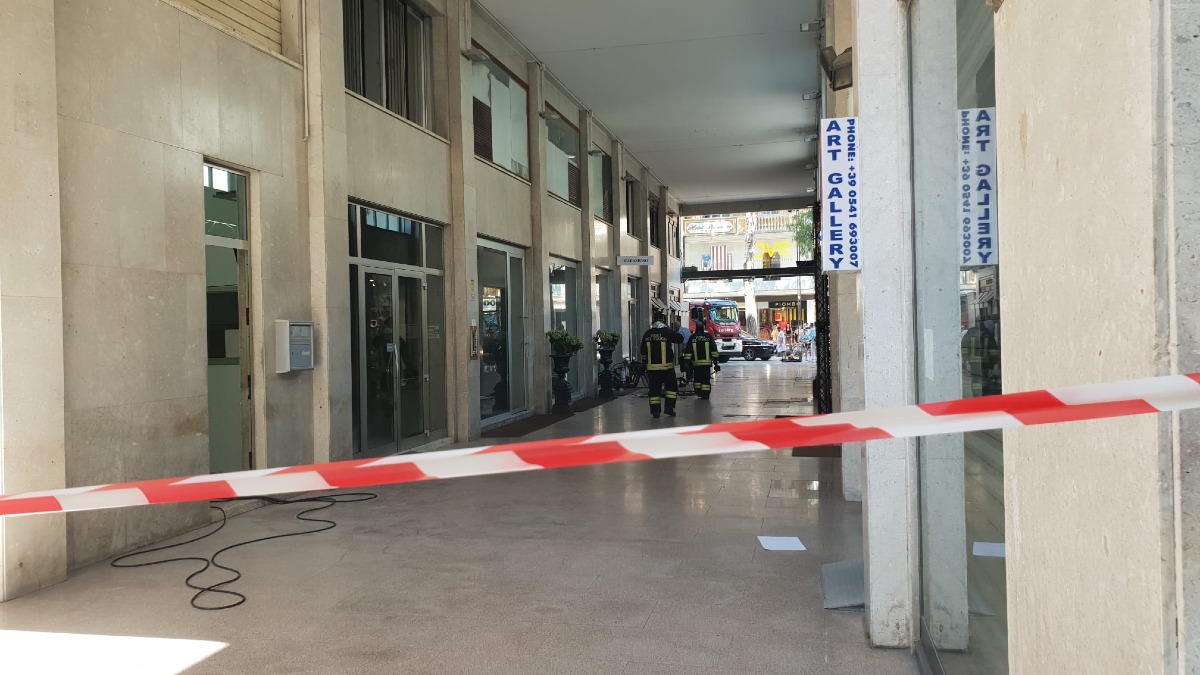 incendio negozio riccione