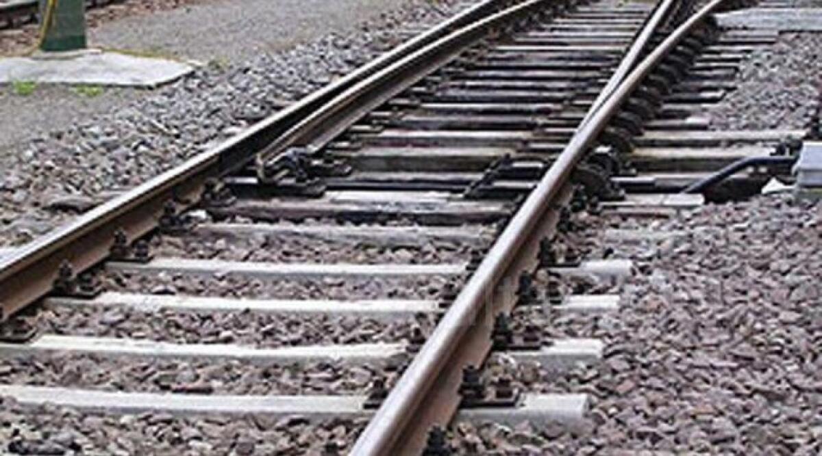 Squinzano, ragazza 17enne muore travolta da un treno Intercity - Binari (Repertorio)