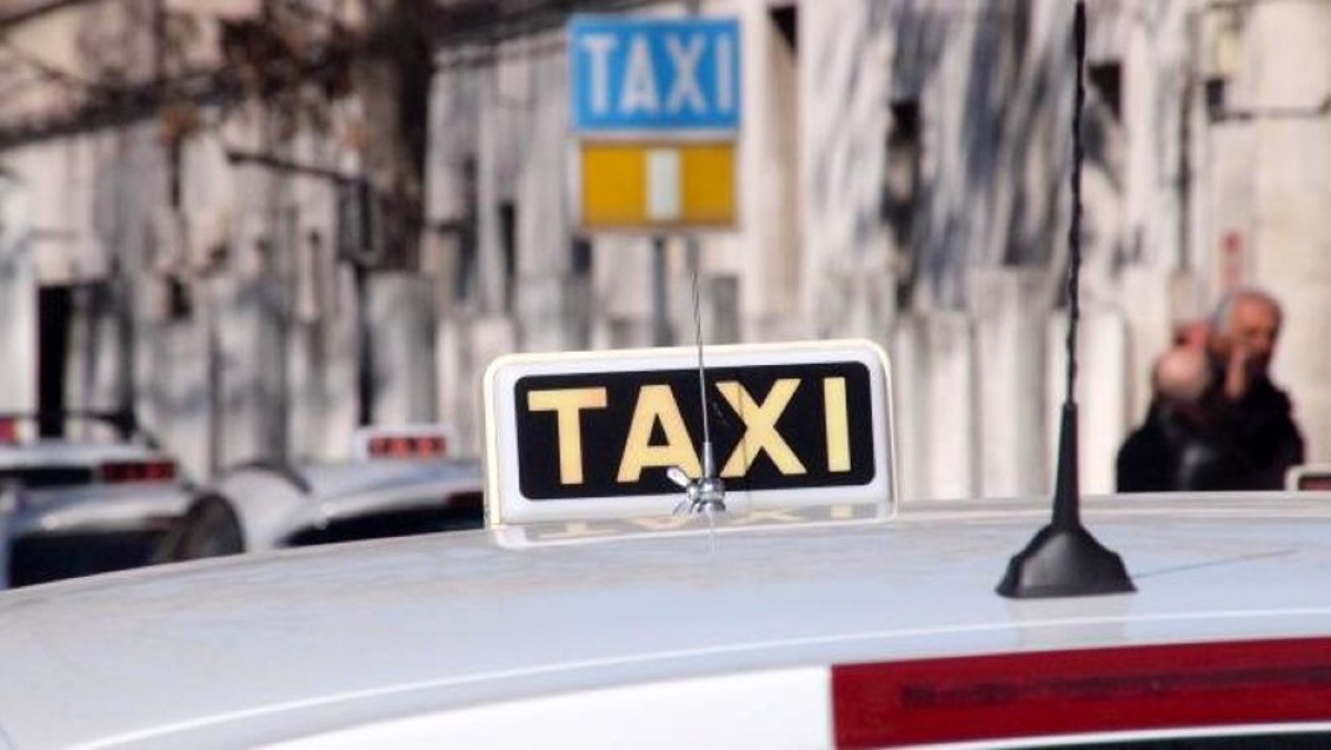 Lavori stazione di Cattolica, disagi per i tassisti: "Manca corsia preferenziale: problema per anziani e fragli" - Taxi REPERTORIO