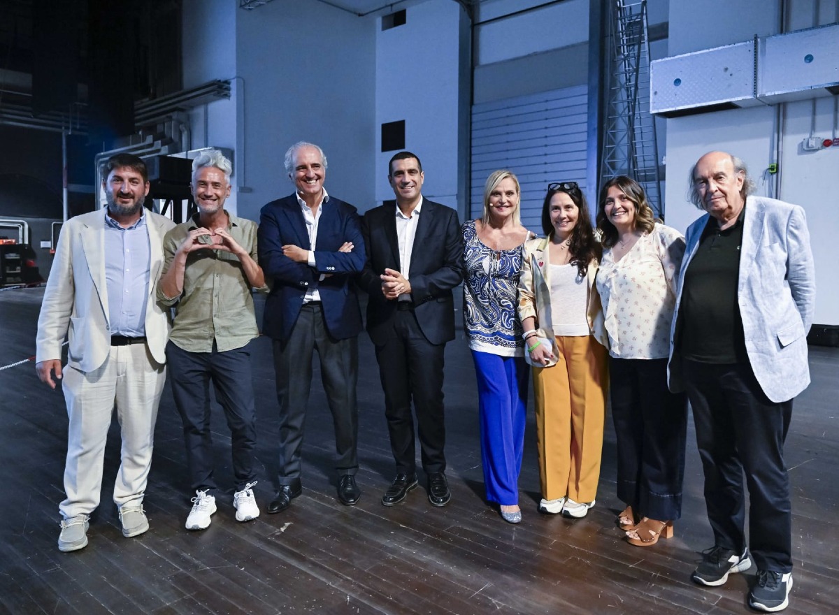 Terrazza della Dolce Vita, debutto con un Galli da tutto esaurito - Gli ospiti presenti al teatro Galli 