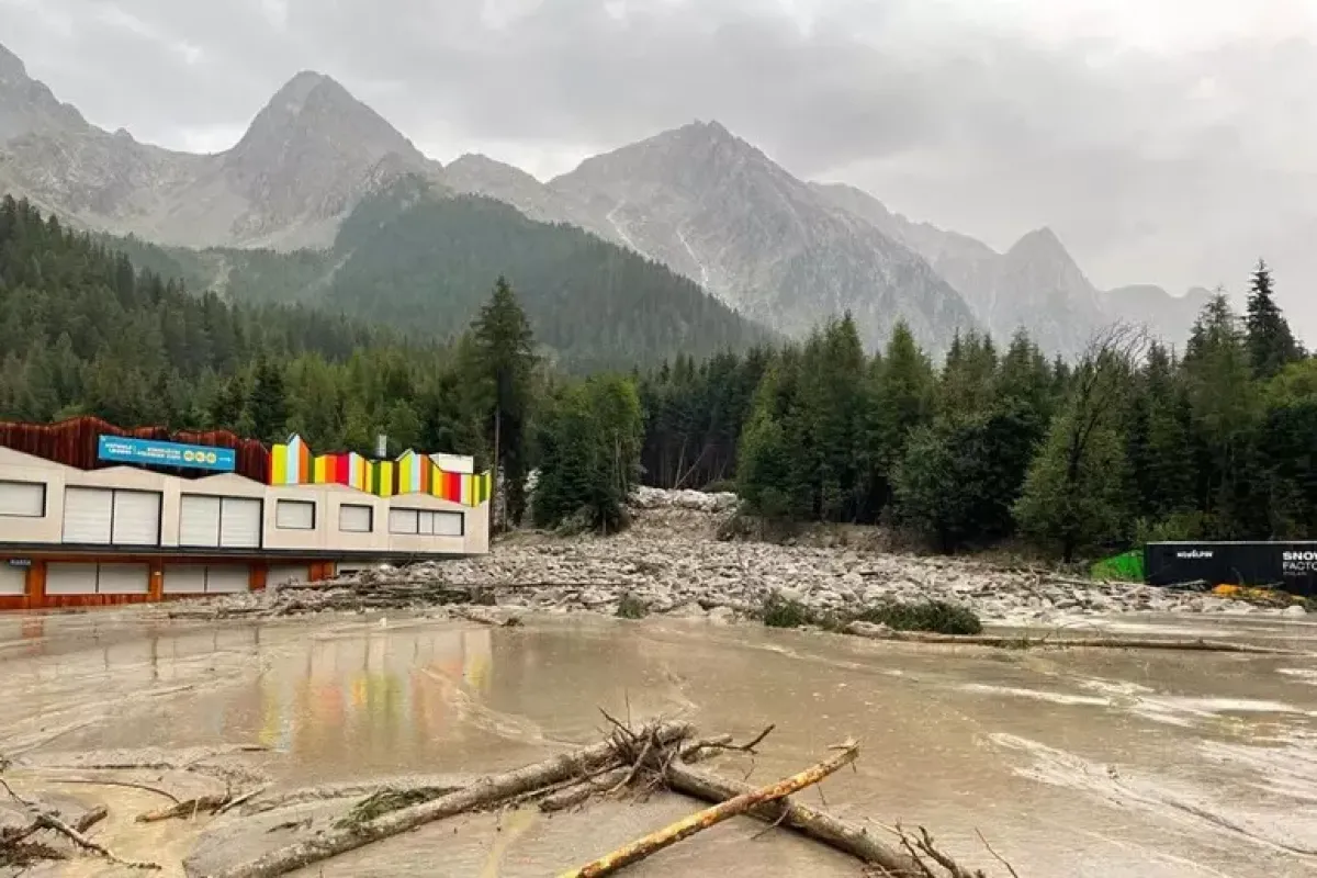 Nubifragio si abbatte su Anterselva: colata di fango invade il Biathlon Arena - 