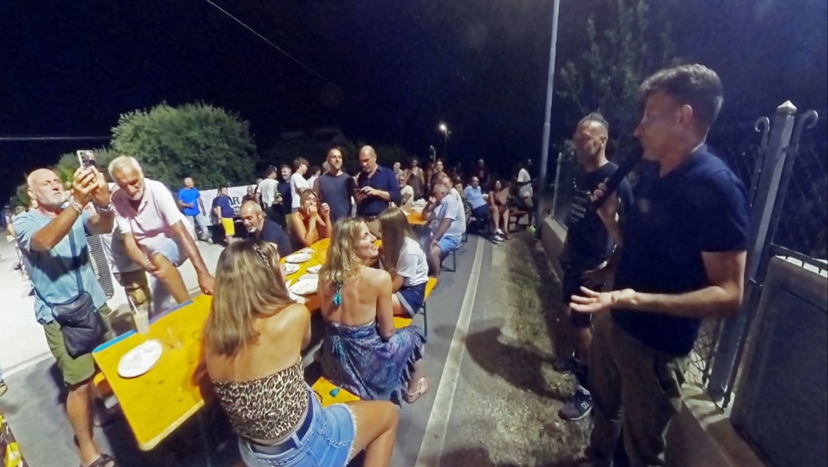 Santarcangelo: motori, giovani e fotografia: successo per la festa di via Bargellona - Immagini della festa 