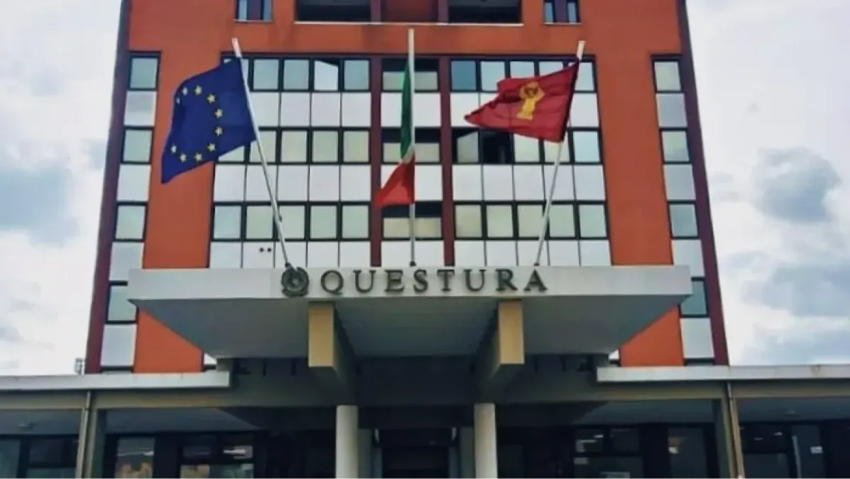 Arrestato dopo aver aggredito un poliziotto davanti alla Questura  - La questura di Rimini 