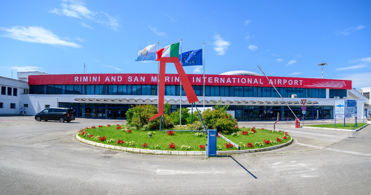 Aeroporto Fellini, luglio da record: 113 mila passeggeri e un +72% - L'aeroporto Federico Fellini 