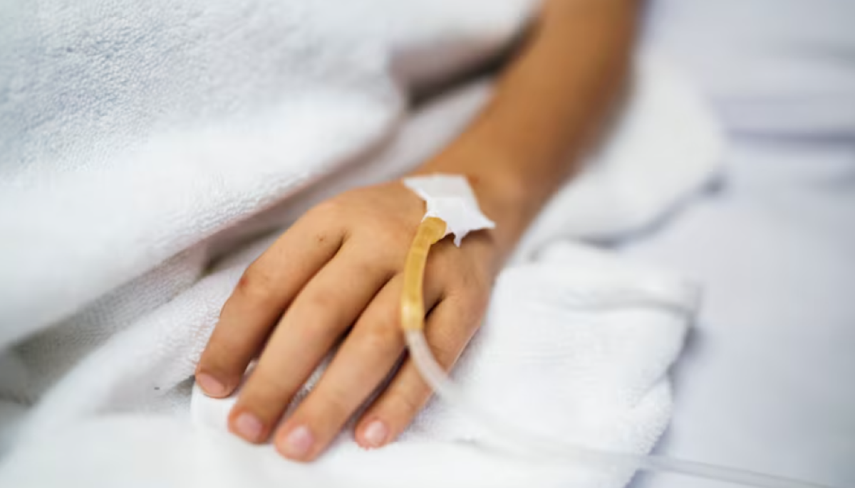 Mamma si gettò nel vuoto con i figli, dimessa la bimba sopravvissuta: è fuori pericolo - 