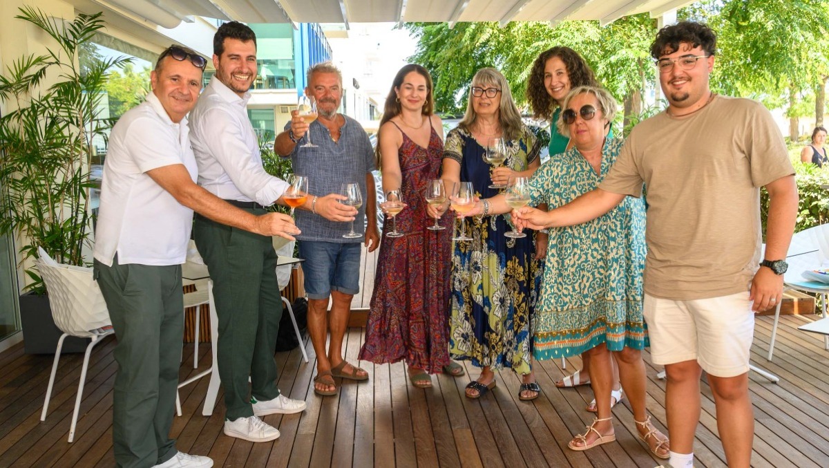 Da Firenze e Novellara: premiate due famiglie "Ambasciatrici di Riccione nel mondo" -  I turisti fedeli