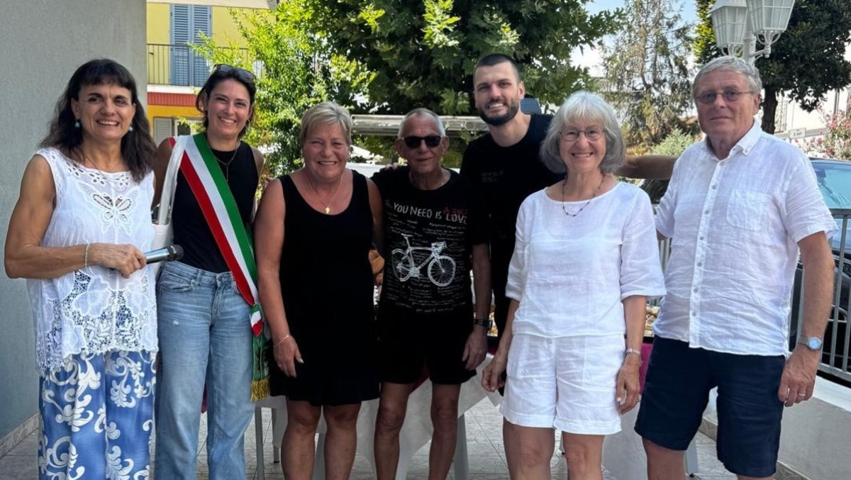 Settant'anni di vacanze a Rimini: premiate due famiglie straniere  - I turisti fedeli di Rimini 