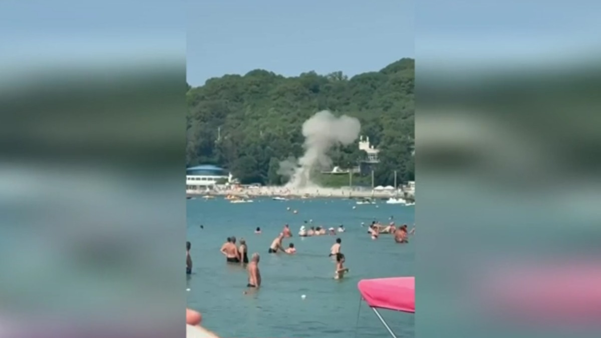 Drone precipita su una spiaggia affollata in Russia: sei morti, diffuso il video - 