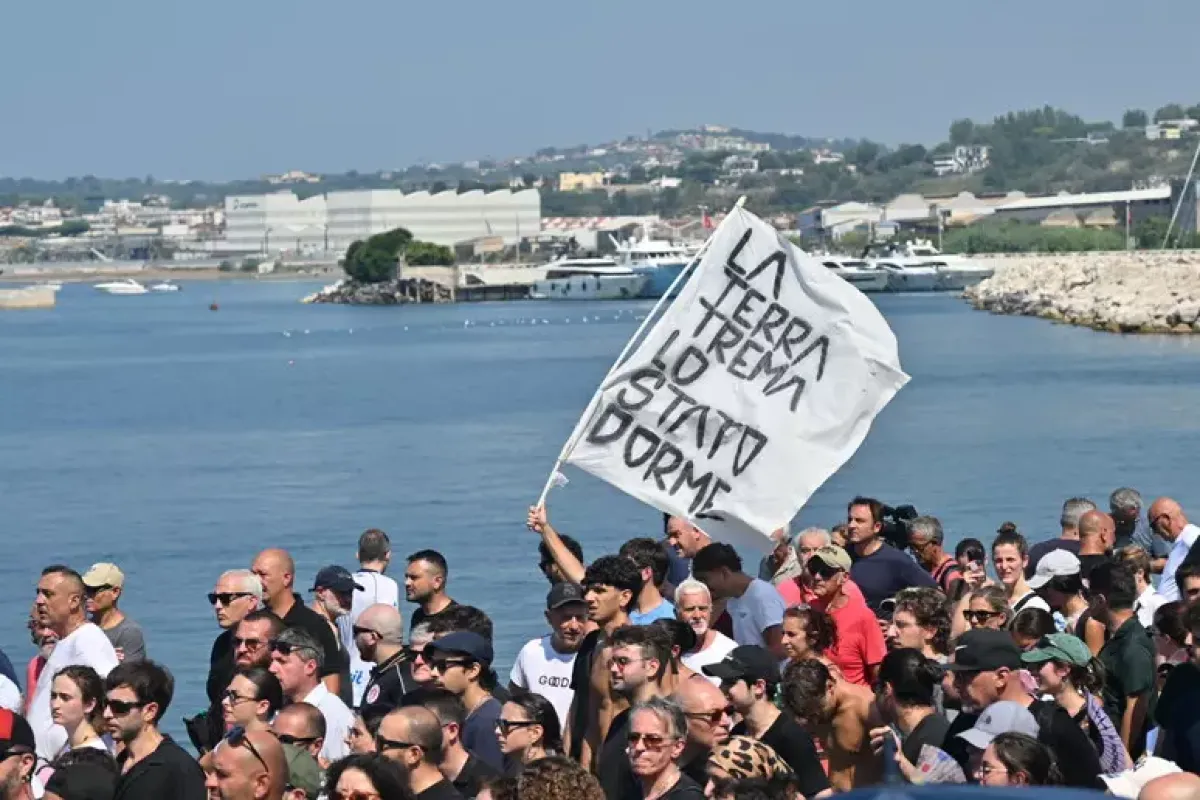 Pozzuoli, la protesta per l'acqua blocca il porto - 