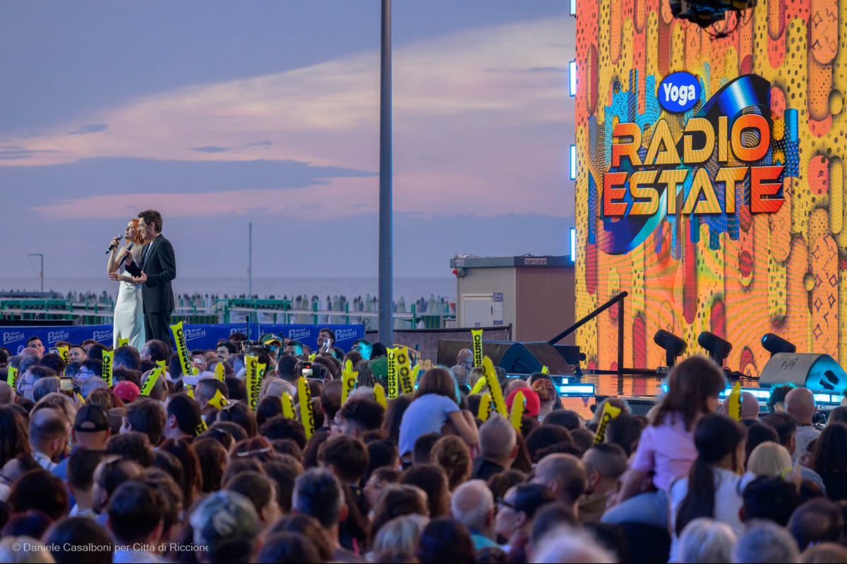 Yoga Radio Estate: lo show di Radio Bruno promuove Riccione sugli schermi di Italia 1 - 
