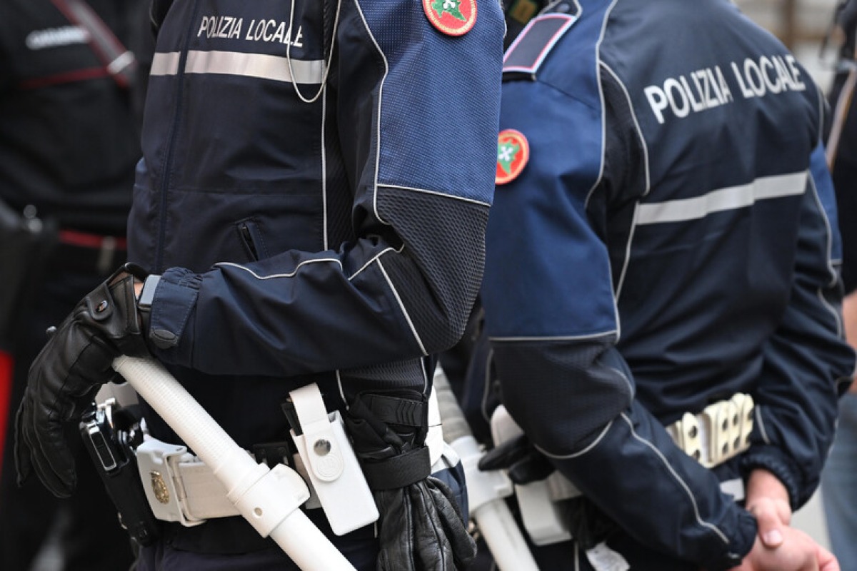 Milano, arrestati cinque vigili urbani: peculato e arresto illegale - © Ansa repertorio