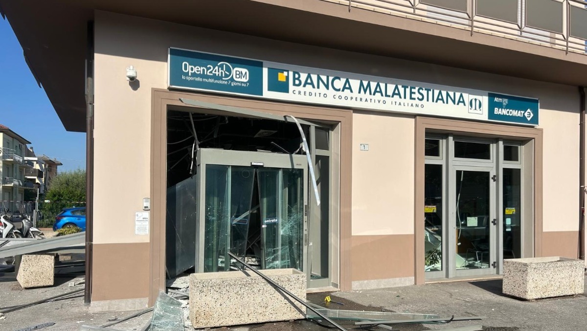 Colpo nella notte a Villa Verucchio: esploso il bancomat di via Mazzini  - La filiale di Villa Verucchio 