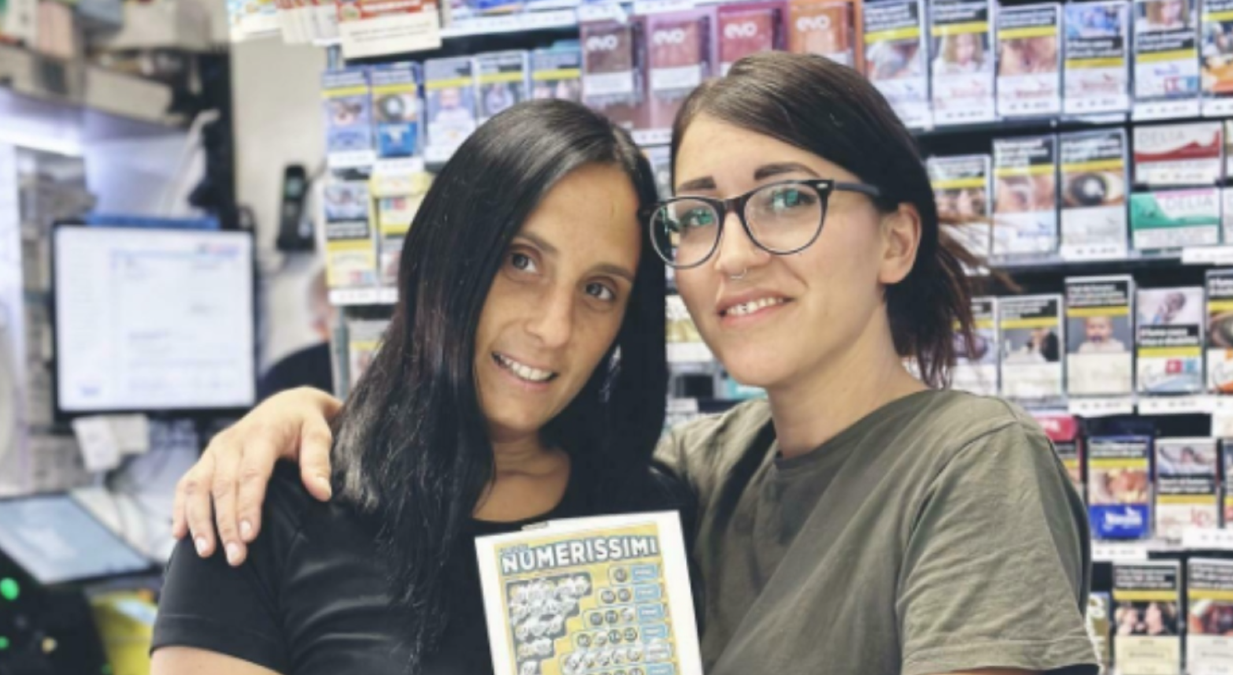 Compra un Gratta&Vinci da 10 euro e vince 100mila: "Che mi dai 100mila euro?" - 