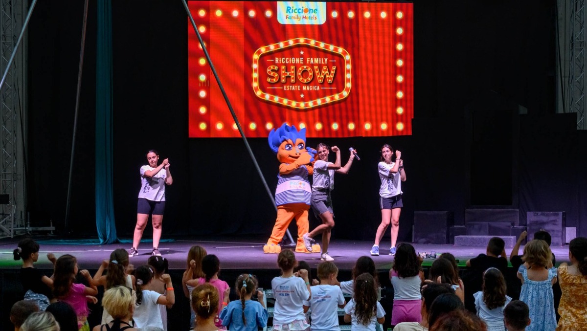 Circo, acrobazie e comicità: a Riccione torna il Family Show - Lo show 