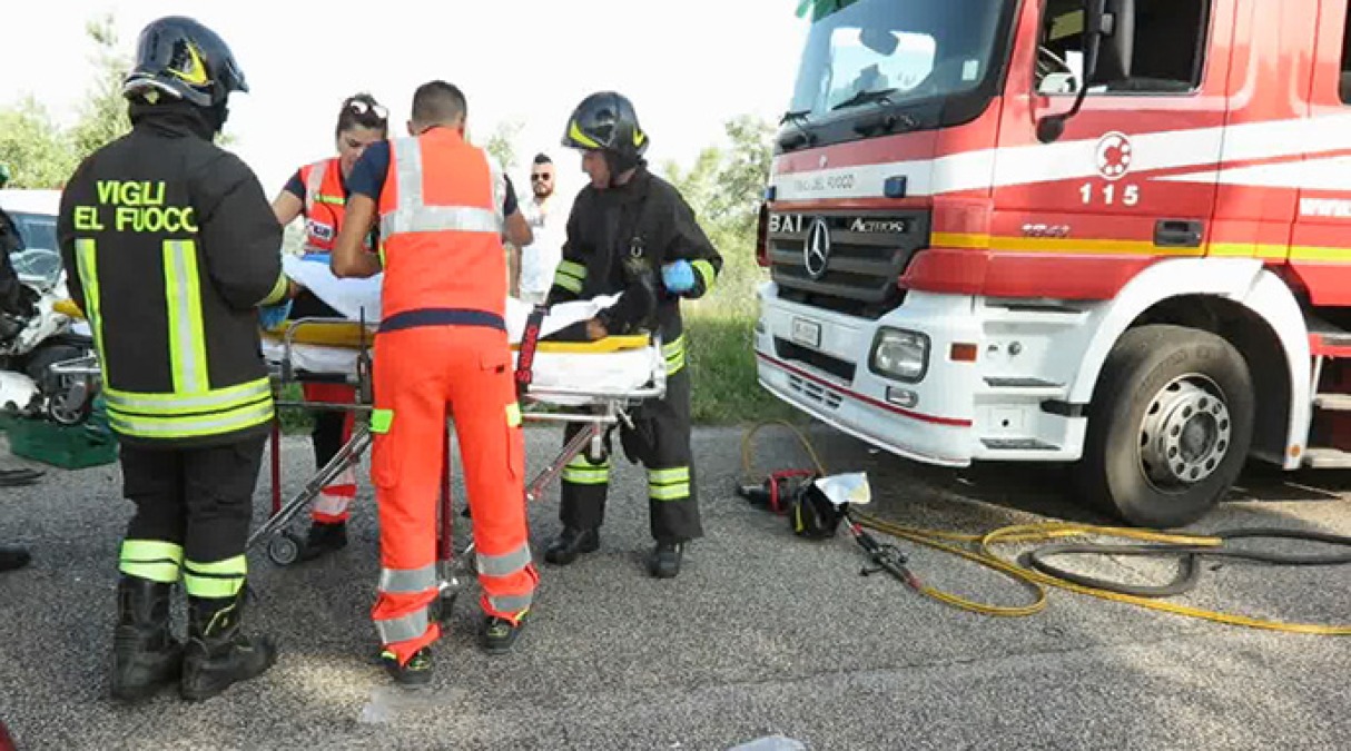 Furgone di braccianti si ribalta nel Foggiano: un morto e otto feriti - Archivio