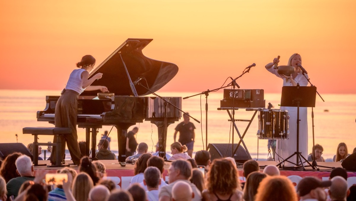 Riccione, l'alba diventa musica con Gloria Campaner e Thea Crudi  - Il concerto all'alba 