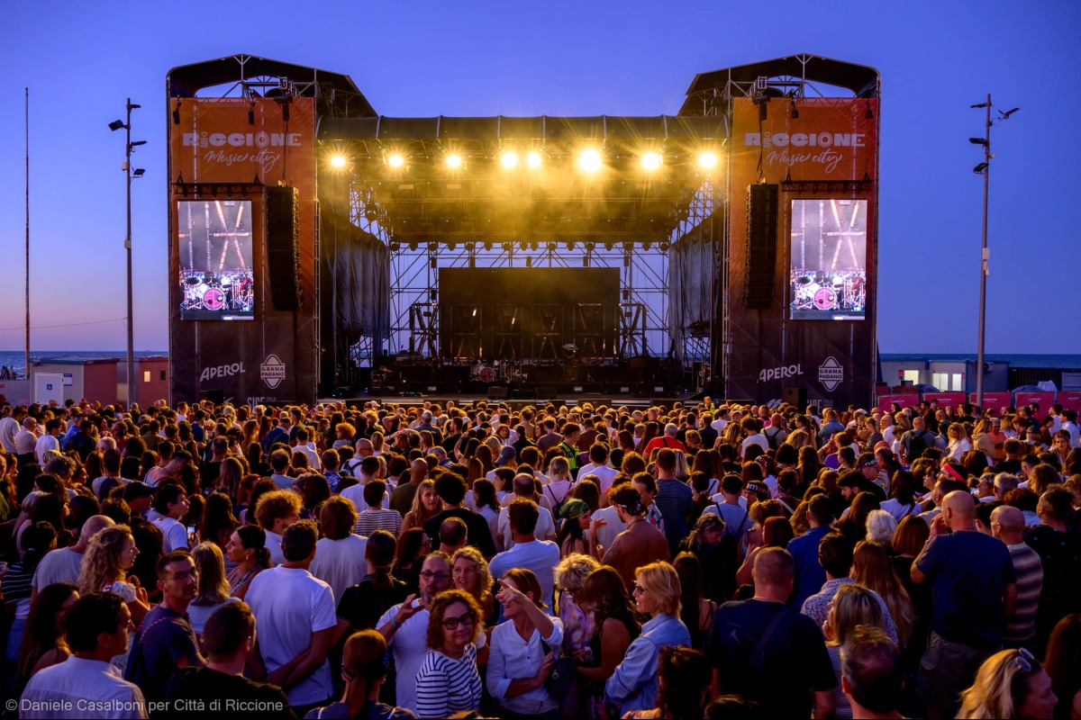 Kawabonga Party XXL, musica e spettacolo in piazzale Roma a Riccione - Ph Casalboni