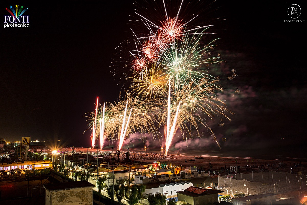 Ferragosto, una settimana di fuochi d’artificio sulla Riviera Romagnola - 