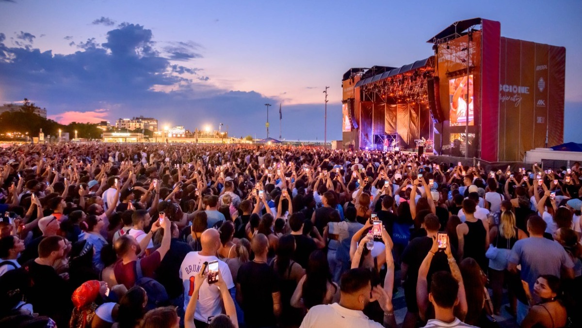 Riccione, "sempre più attrattiva per i grandi brand" - Il tutto esaurito per i concerti in piazzale Roma